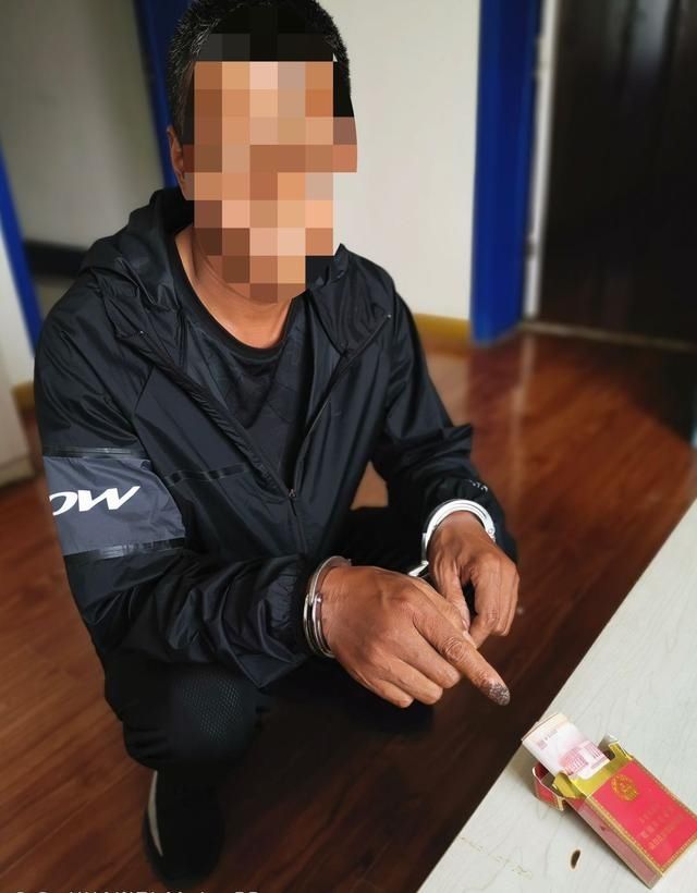  当场|这年头还有人明目张胆花假币？警方当场收缴100元面值假币11张