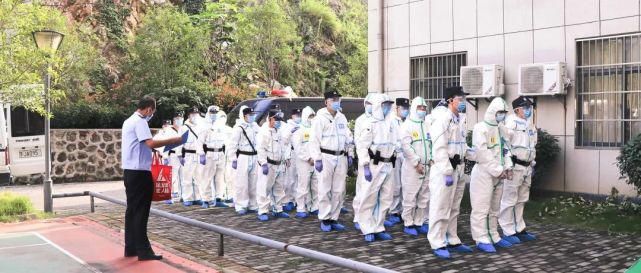  当庭|黄冈市首个女黑势力首犯受审，当庭落泪悔罪