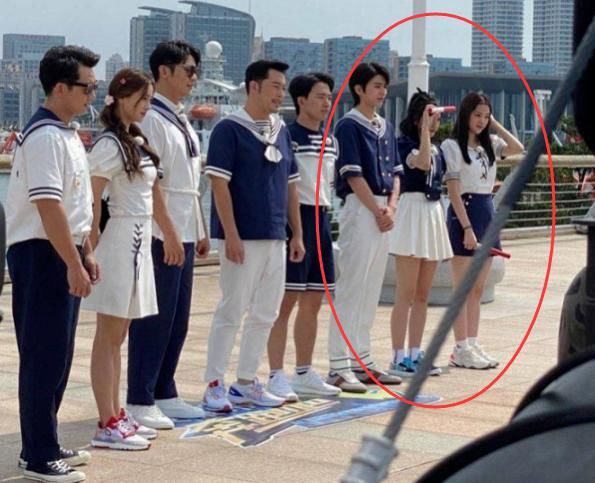  担心|《奔跑吧》吴宣仪担心裙子太短，看到欧阳娜娜的反应后，真假闺蜜一目了然