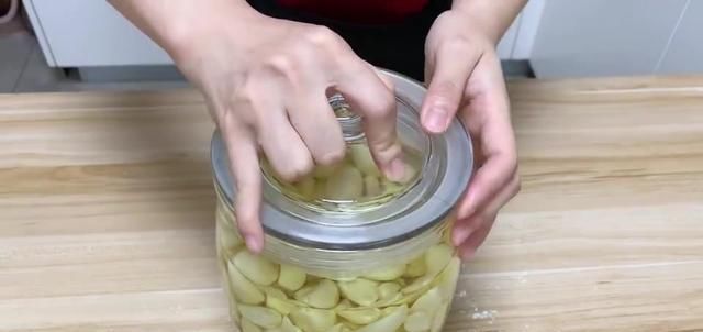 保鲜|蒜头放久了总是发芽，今天教大家存放蒜头，可以保鲜很久！