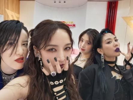 孟佳|孟佳止步三公后，《乘风破浪》迎来转折点，她个人反而是因祸得福