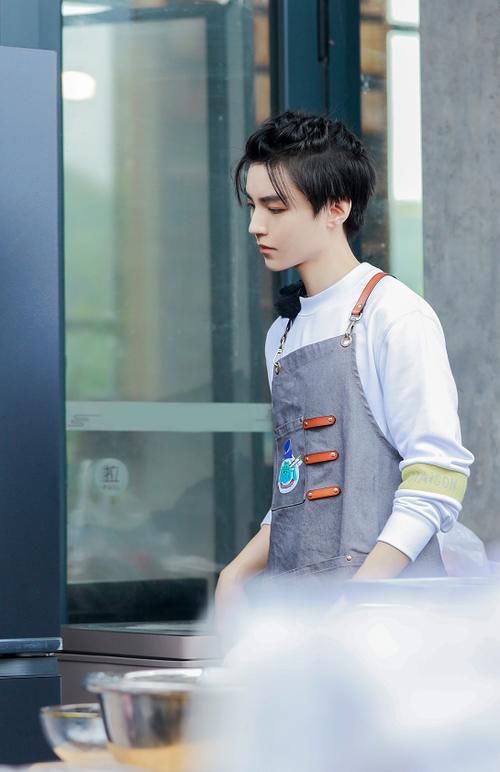 销魂|《中餐厅》收官,王俊凯爆笑模仿腾格尔唱歌,表情太销魂了