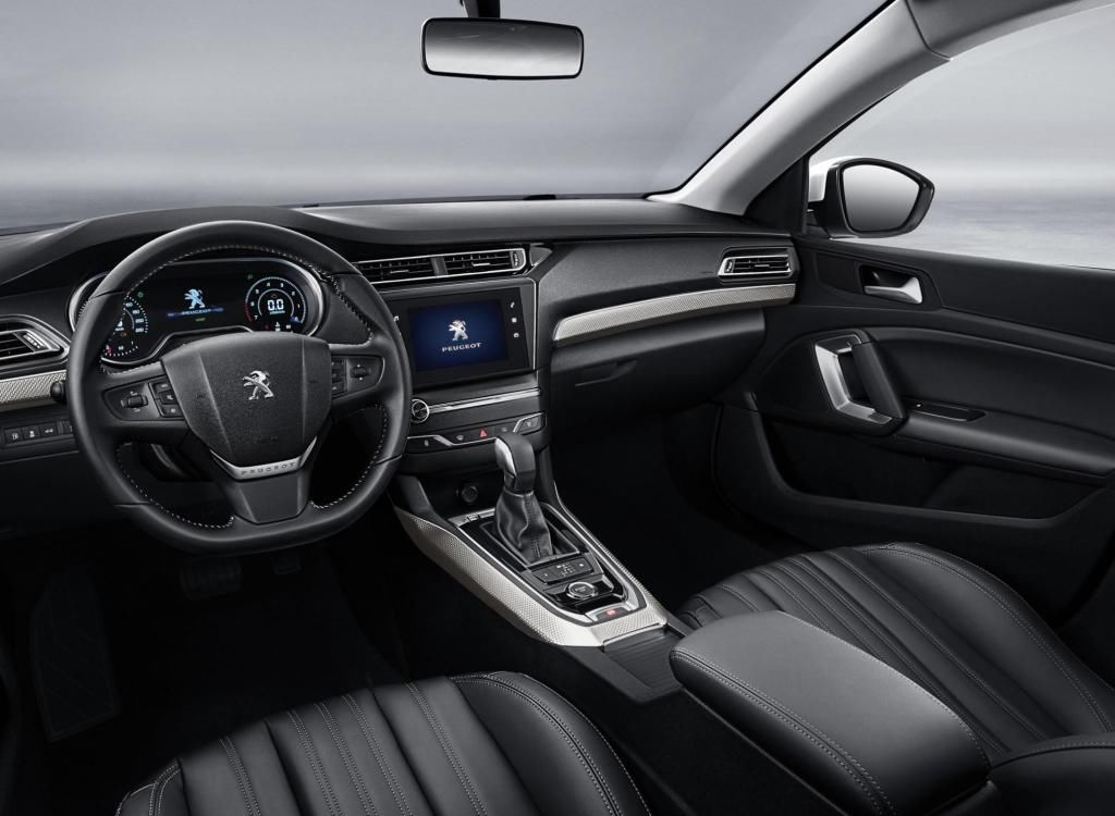 整车|被国人忽略的法系车，底盘和德系一样稳健，油耗5.8L，11.97万起