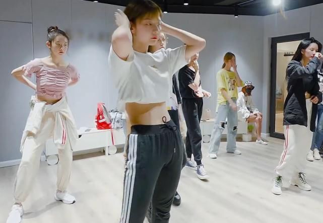  王艺瑾|硬糖少女摸底测评：张艺凡得宠，陈卓璇潜力大，王艺瑾厉害了