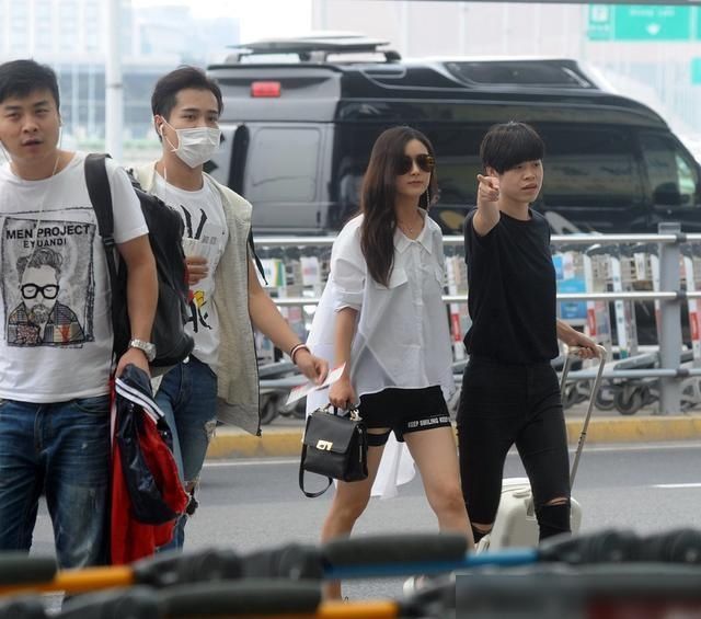  铁板|赵丽颖成黄晓明2号？还是常规套路，但这次《中餐厅》踢到了铁板