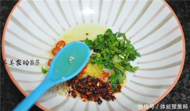 酸爽|比香辣粉、油泼面更过瘾!这一碗香辣酸爽,好吃到连汤都喝干净!