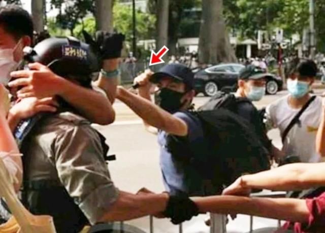  潜逃|两名香港公务员帮助凶犯潜逃！其中一人是民航处主任