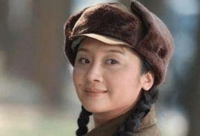  抛弃|捧红老公退圈生子，惨遭抛弃和儿子相依为命，老公却另娶她人！