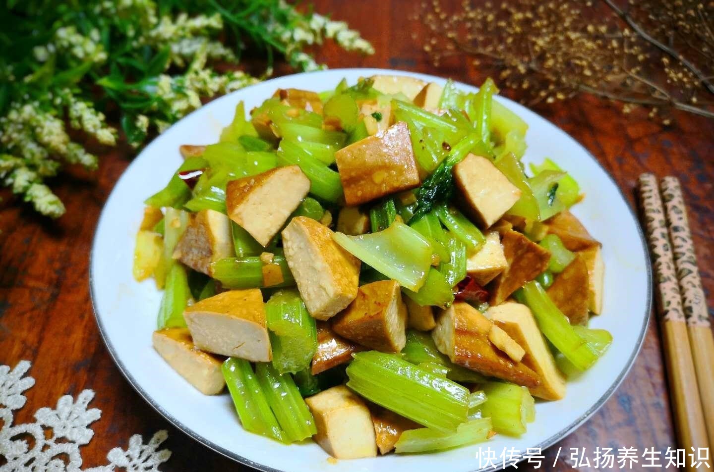 好吃|这俩食材是绝配，一香一鲜，简单一炒，比肉还好吃，多吃不长肉！