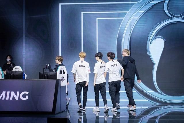 TES|iG2-0横扫TES,宝蓝登场后打出1项纪录,LPL解说发博爆粗口!