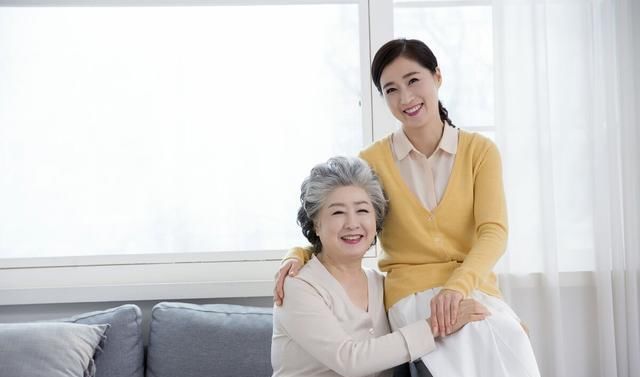 小李|大龄女孩遇完美男友被骗，催婚家长需警惕，莫把女儿推入骗子陷阱