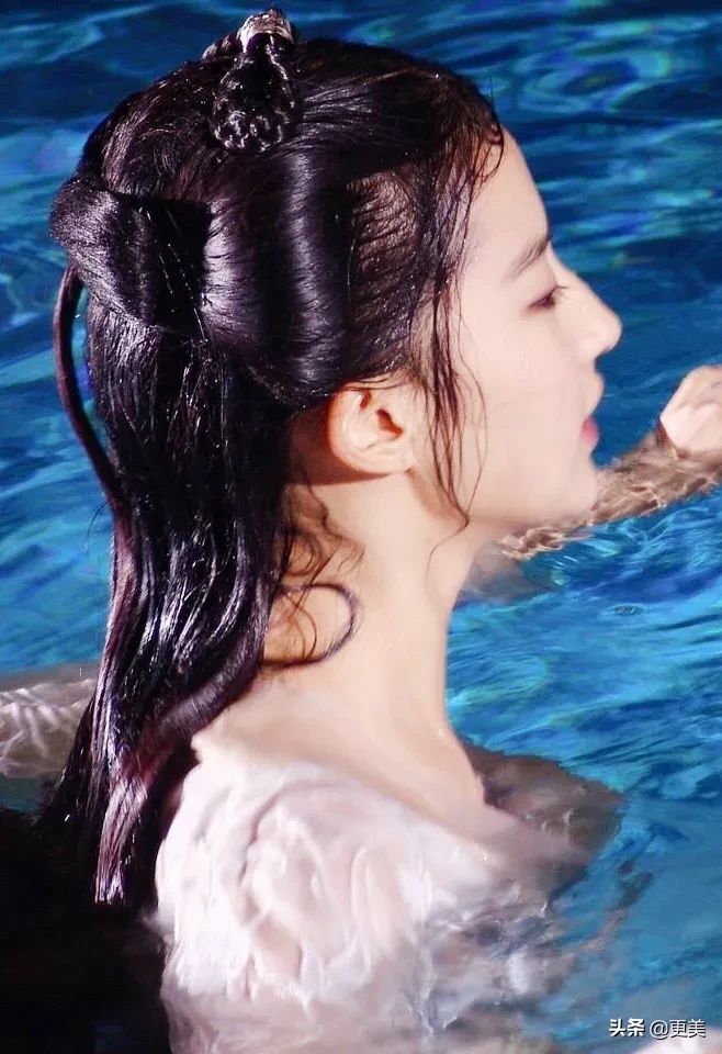  景甜|景甜笑看资源咖断层降级，这脸也吸金？