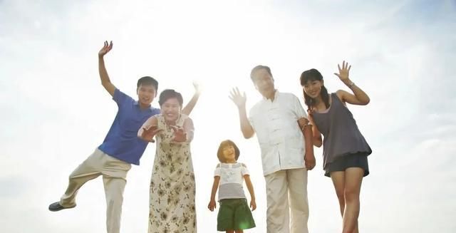外孙|孙子和外孙的差别有多大?三位老人的回答太过真实,颠覆你的认知