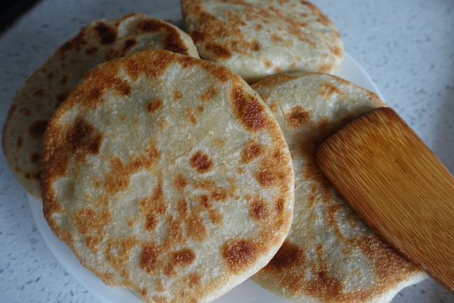  破皮|馅饼这样做才不破皮，皮薄馅足不露馅，原来和面也有小技巧