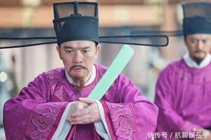 仿佛|他是被幕僚黄袍加身的皇帝,一切都是那么顺利,仿佛经过精心策划