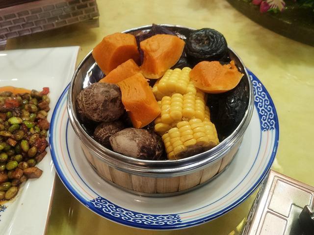 出手|孩子高考581分,父母大摆10桌宴席,邻居就这分也拿得出手