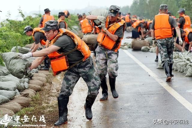  组队|转业干部组队重返一线抗洪