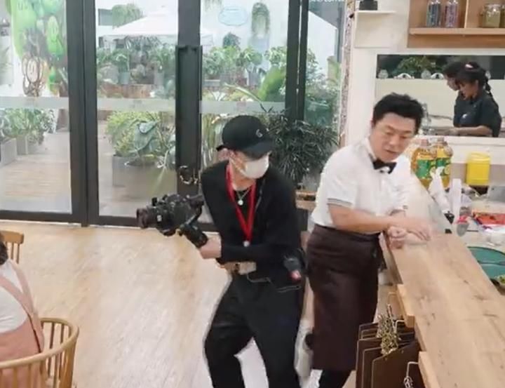  黄渤|张艺兴上场，带来＂鸡条味儿＂的《忘不了餐厅》，你会期待吗？