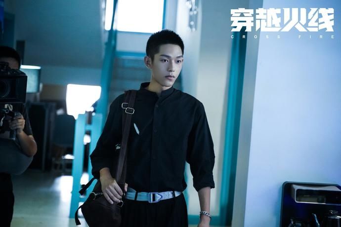  火线|《穿越火线》开播 王锵变身热血电竞少年