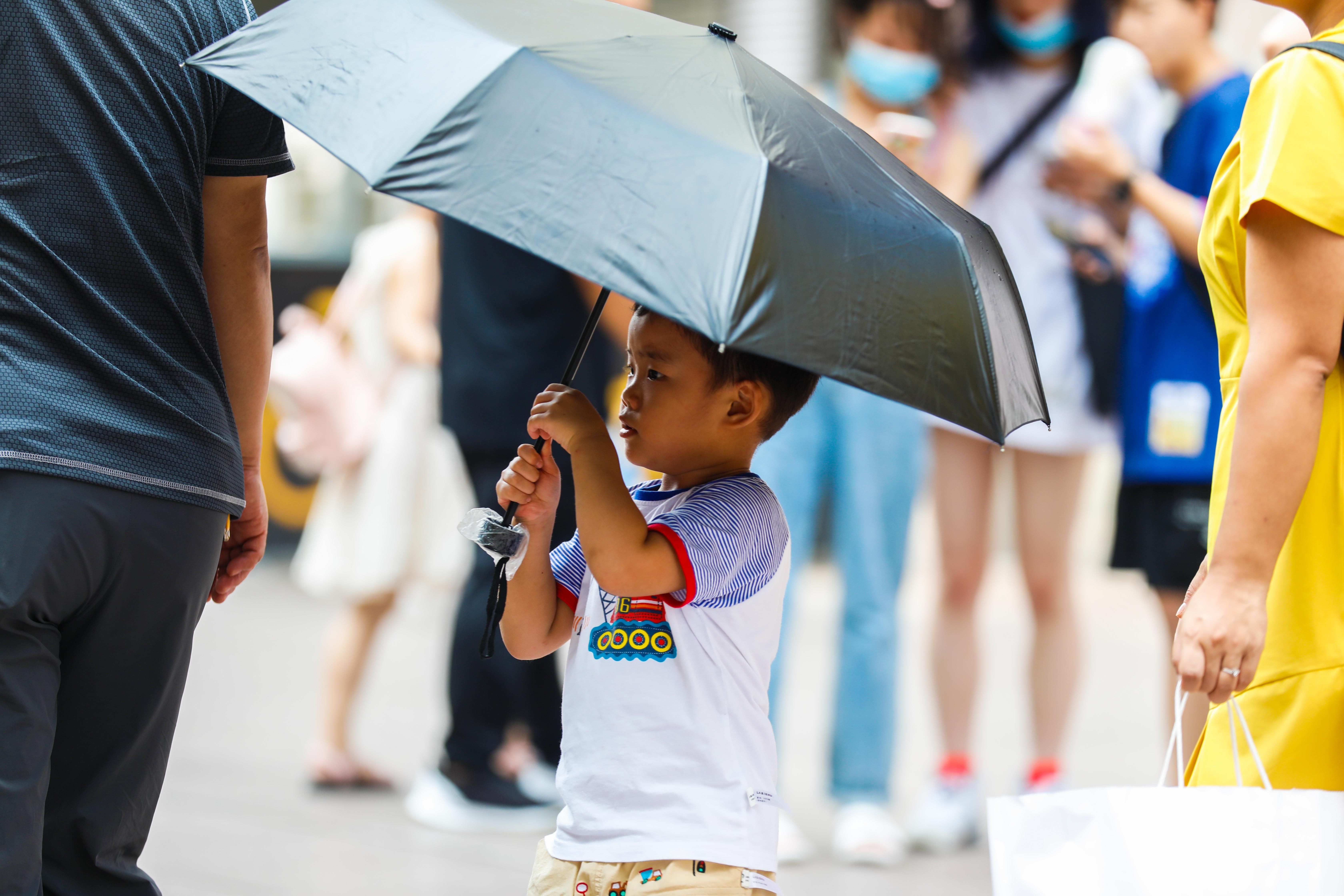 降雨|“烧烤模式”继续，今夏首个高温橙色预警来了！今最高温36.8℃，明有降雨，气温回落