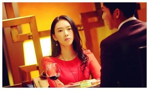  现实|《三十而已》童瑶揭上流社会残酷现实，用名牌包包也没资格拍照