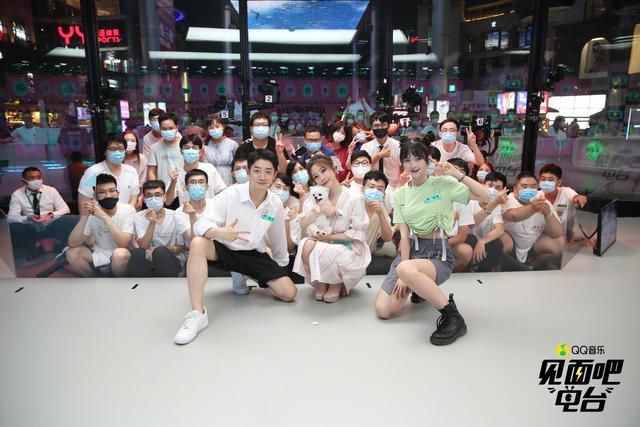  期待|神神秘秘的冯提莫，最近是又要录制新的歌曲吗？网友：好期待！