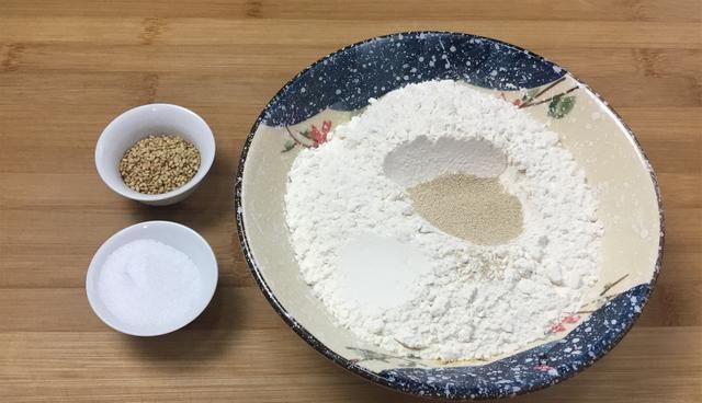 不用|不用高筋面粉,不用揉出筋膜,一样做出好吃的面包