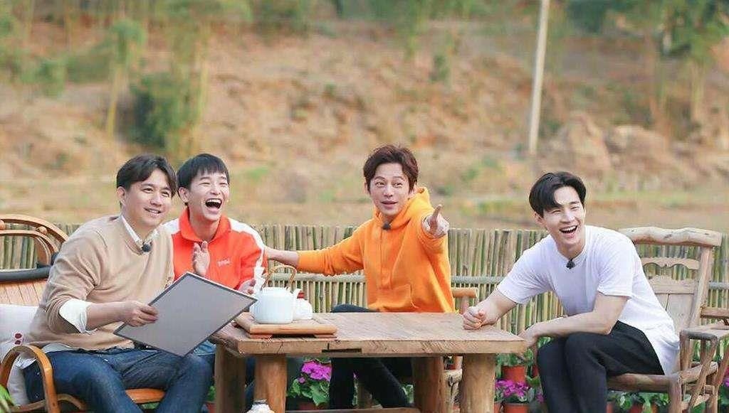 饭锅兄弟|住别墅,睡到中午才起床,这个“神仙”综艺才是真正的慢节奏