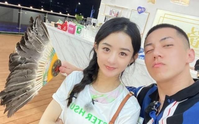  神色|《中餐厅》杀青，赵丽颖合照微笑难掩倦容，疲惫神色惹粉丝心疼