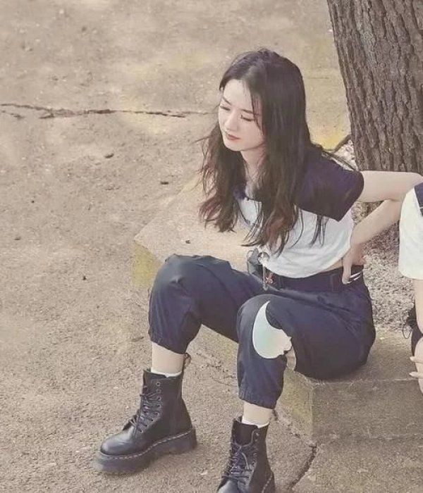 综艺|赵丽颖综艺中情绪崩溃倒床痛哭,大喊:自己的事情都想不明白