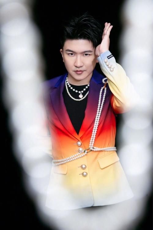  湖南娱乐频道|张大大为啥老是被黑？屡次被评为最讨厌主持人，除了哭啥都不会