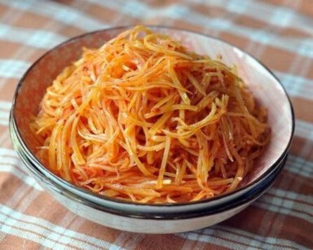 吃货|吃货美食：炝拌土豆丝、?白雪红肠海米碎、凉拌剁椒皮蛋的做法