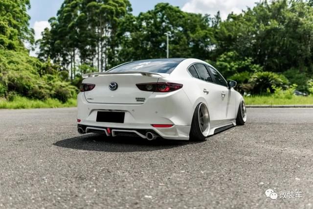 尽显|次世代马自达3，第二代魂动低趴尽显完美姿态