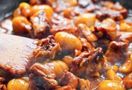 鸡肉|中秋前后,要多吃秋果之王,维C是苹果的5倍,烧鸡肉营养更美味