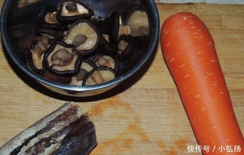  胡萝卜|夏天的懒人焖饭，饭菜一锅出，有肉有菜营养均衡，比外卖还省时