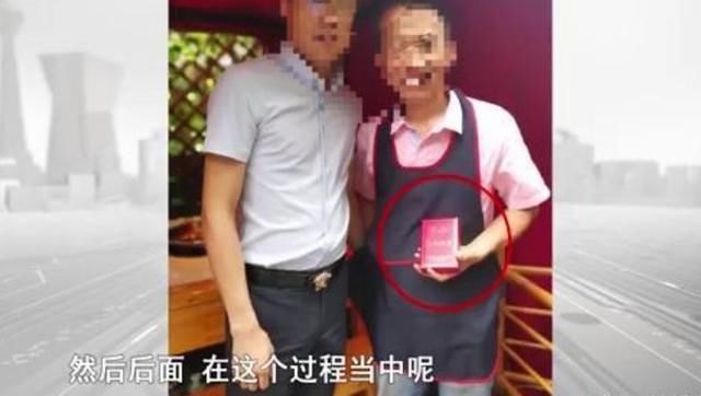 抗疫|男子为免费吃火锅，竟然冒充抗疫医生，甚至与店员合影