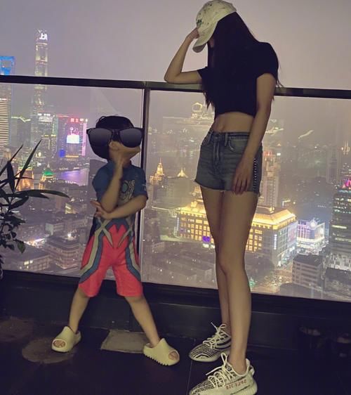  儿子|黄晓明连线儿子小海绵，却不慎暴露一个问题，网友：baby呢？