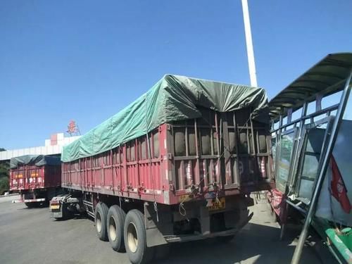  事故|倒车不观察 粗心酿事故