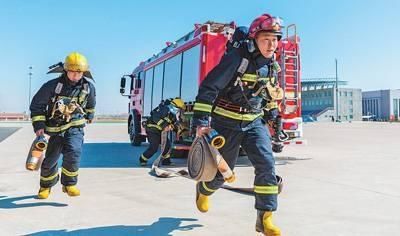 丁根厚摄|12年 4000多次闯火海（传承 红色基因 时代风华）