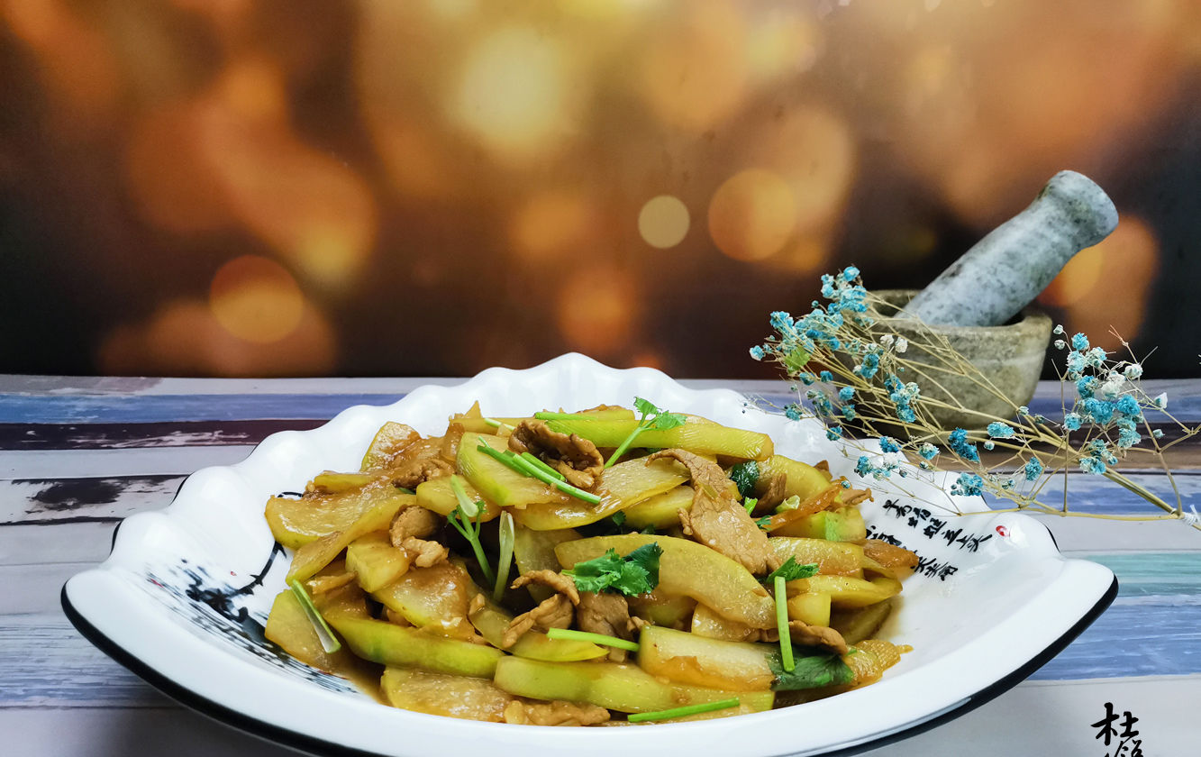  特别|这食材是真正“夏天第1食材”，与肉简单一炒，5分钟美味呈现