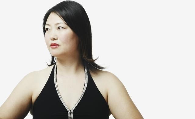 斤左右|女人40岁后，体重保持到多少才理想？达标的人或比同龄人显年轻