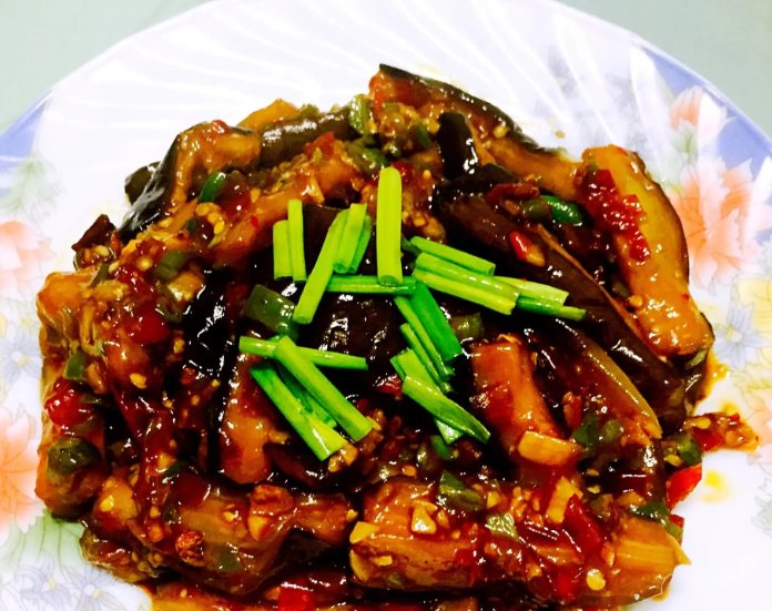  茄子|刚知道，炒茄子最忌先放油，大部分人不知道，茄子难吃油腻还发黑