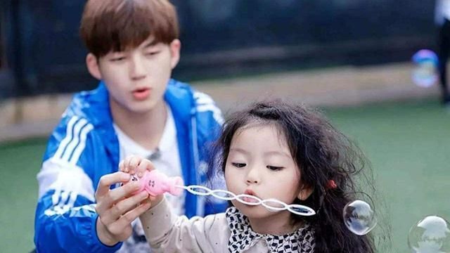 模样|那个曾经年入百万的阿拉蕾,为了弟弟不停赚钱,如今长成这副模样