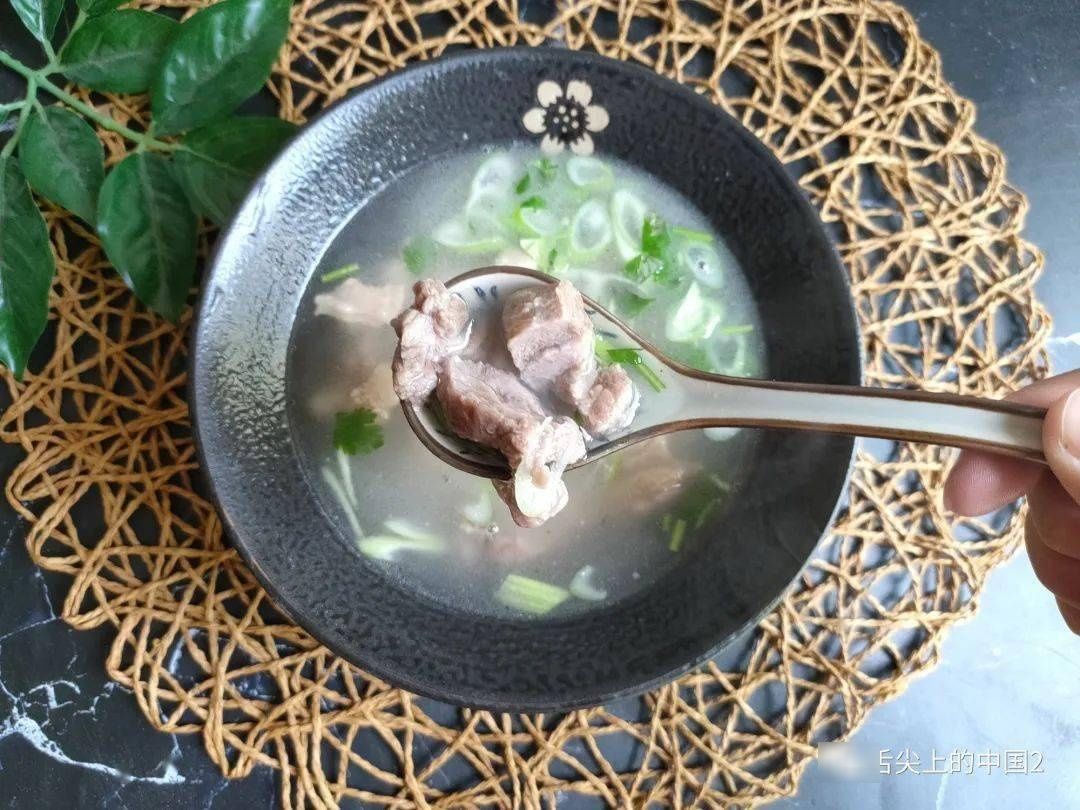 做法|炖羊肉汤，最忌加两味调料，教你正确做法，汤白味鲜无膻味