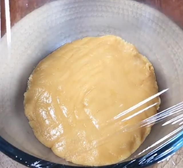 香甜|广式莲蓉蛋黄月饼详细做法,无任何添加剂,香甜回油不开裂