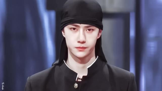  卖力|莲龙出海张艺兴，雨中飞跃王一博，爆衣卖力水舞台，引爆热点！