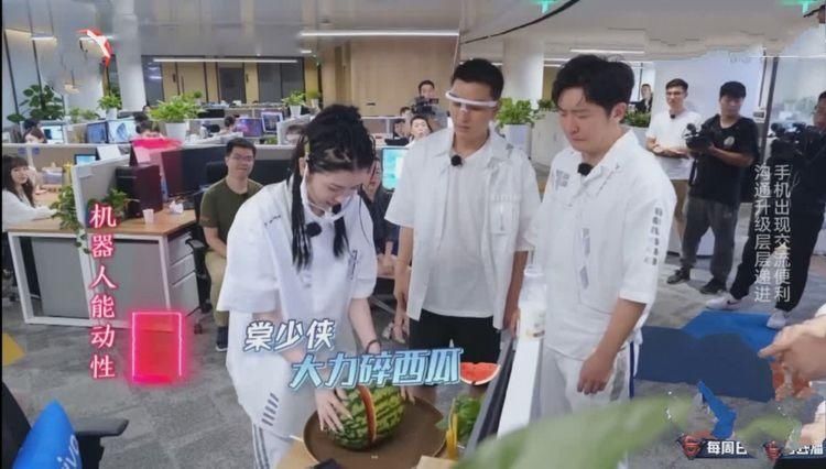  认雷|《极限挑战》赵小棠综艺首秀！认雷佳音“大舅”，是羡慕虞书欣？