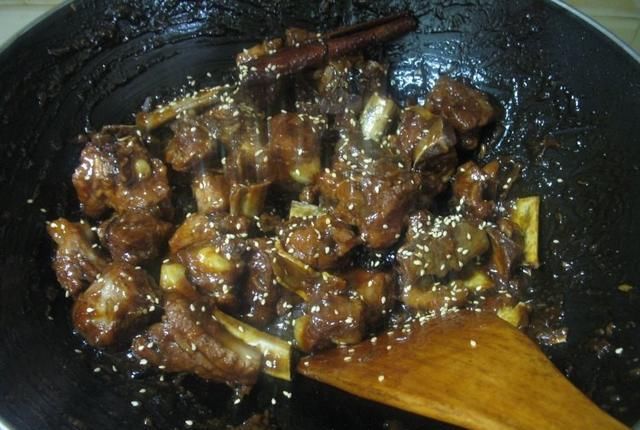  叉烧|周末解馋菜谱：蜜汁叉烧、苹果烧鸡翅、可乐酸梅排骨、炸茄盒