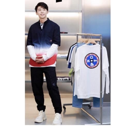 国际|初秋工装裤不会穿？刘昊然LV泼墨套装，高级又国际范十足