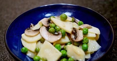  紫菜|酱炖油豆角，紫菜豆腐肉片汤，虾仁炒白菜，春笋炒豌豆